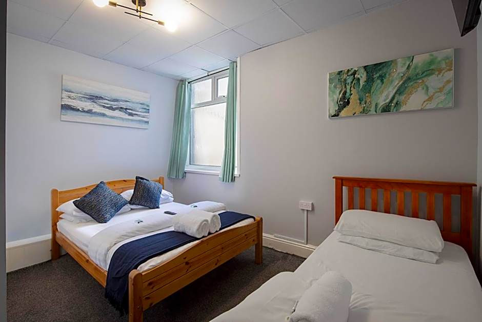 100 Pipers Hotel