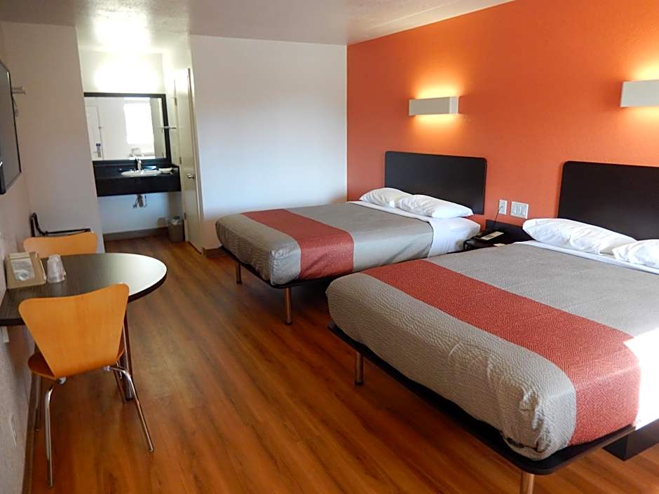 Motel 6-Moultrie, GA