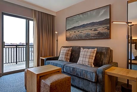 2Qn Hear Acc Studio Suite Ns Balcony
