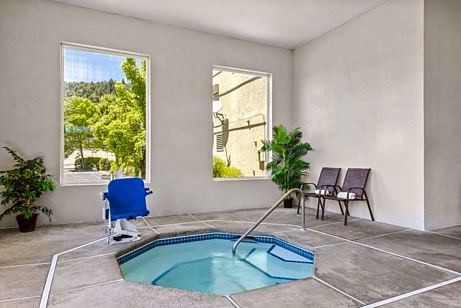 Super 8 by Wyndham Roseburg