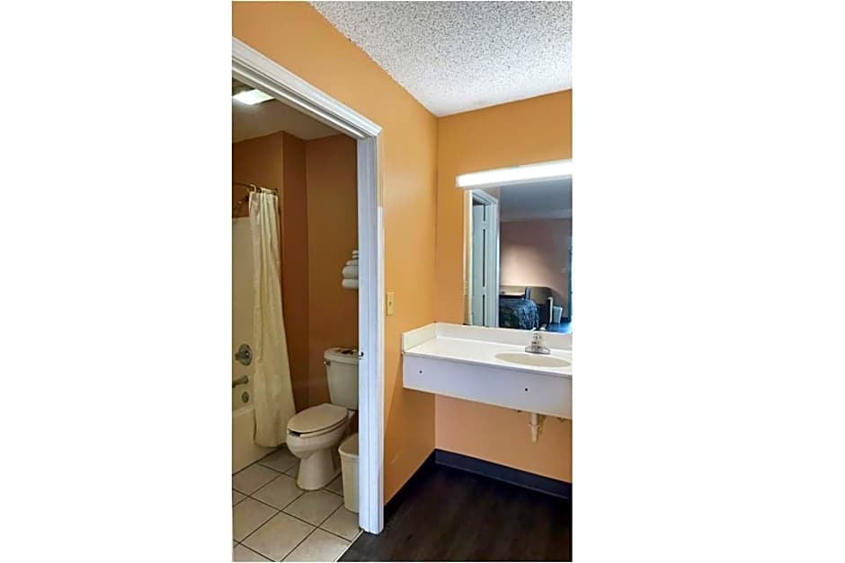 Garden Inn & Suites