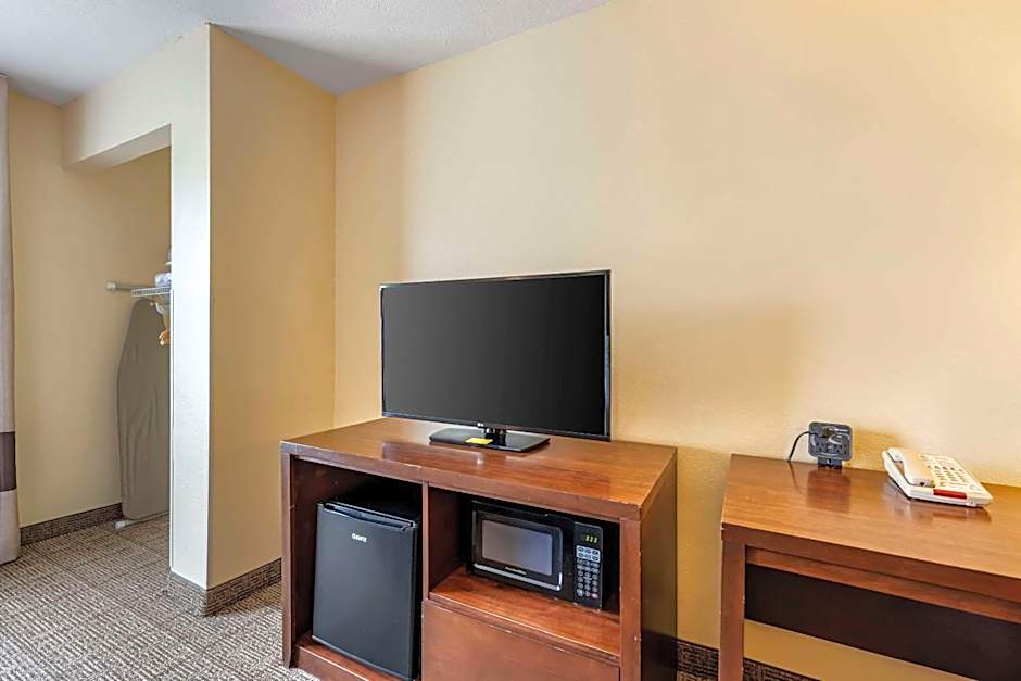 Comfort Suites East Lincoln - Mall Area