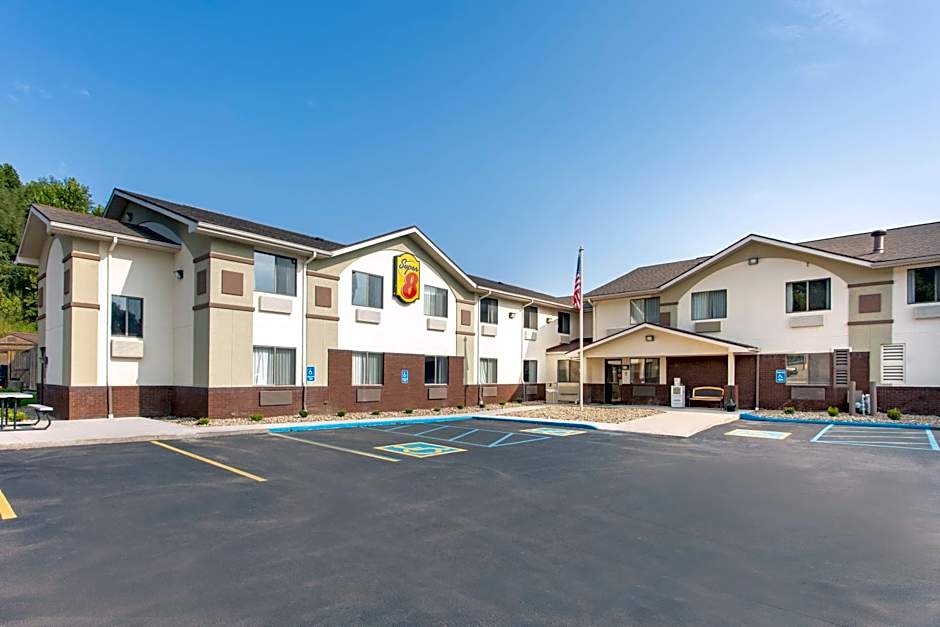 Super 8 by Wyndham Weston WV
