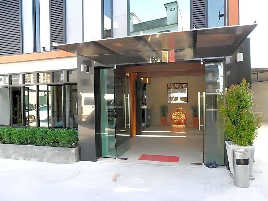 IZEN Budget Hotel & Residences