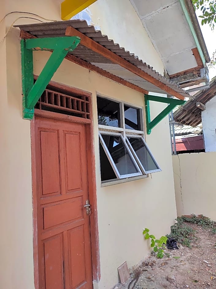 SPOT ON 93016 Griya Kamboja Cijantung 