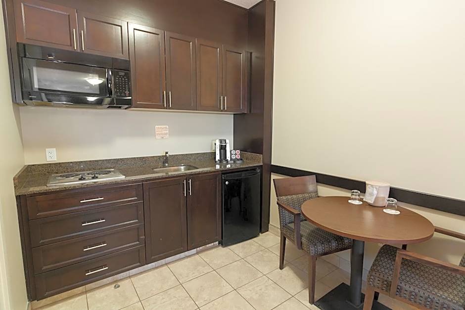 BCMInns - Lac La Biche