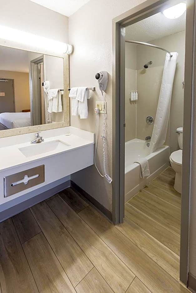 Days Inn by Wyndham Florence Cincinnati Area