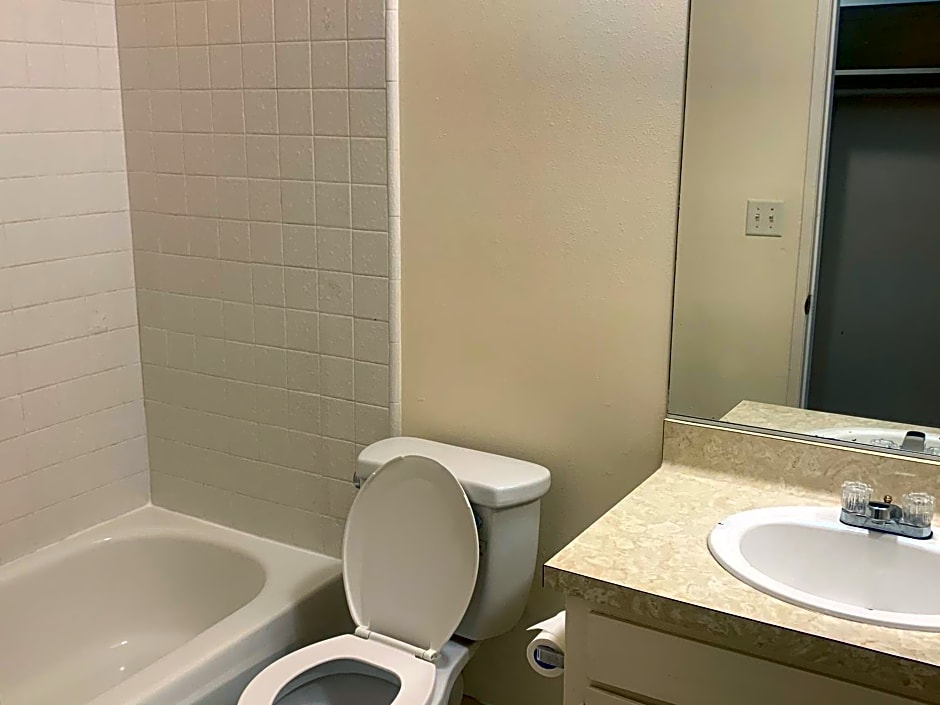 Affordable Hotel Style Unit (C16)