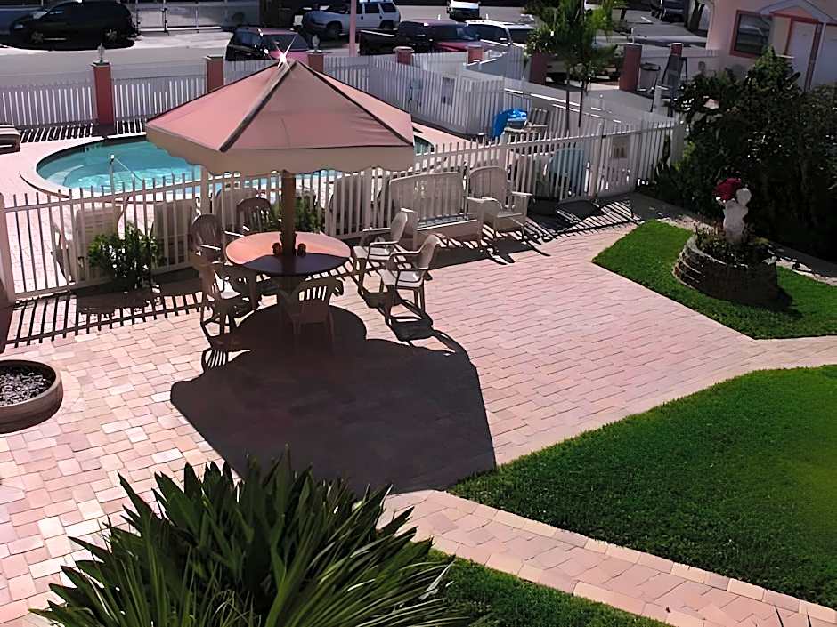 Carlton House Motel and Suites