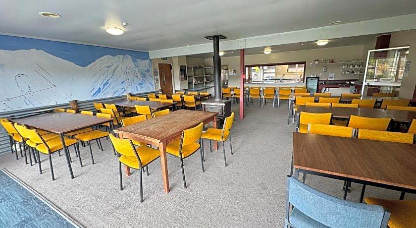 The Crossing Lodge and Backpackers