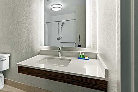 1 King Standard Comm Mobil Roll Shower