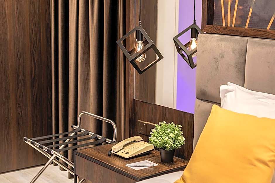 Almond Business Hotel