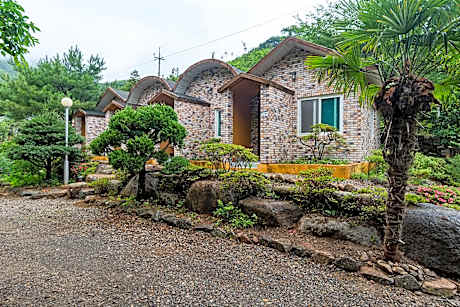 Gwangyang Sookhinae Hwangto Pension