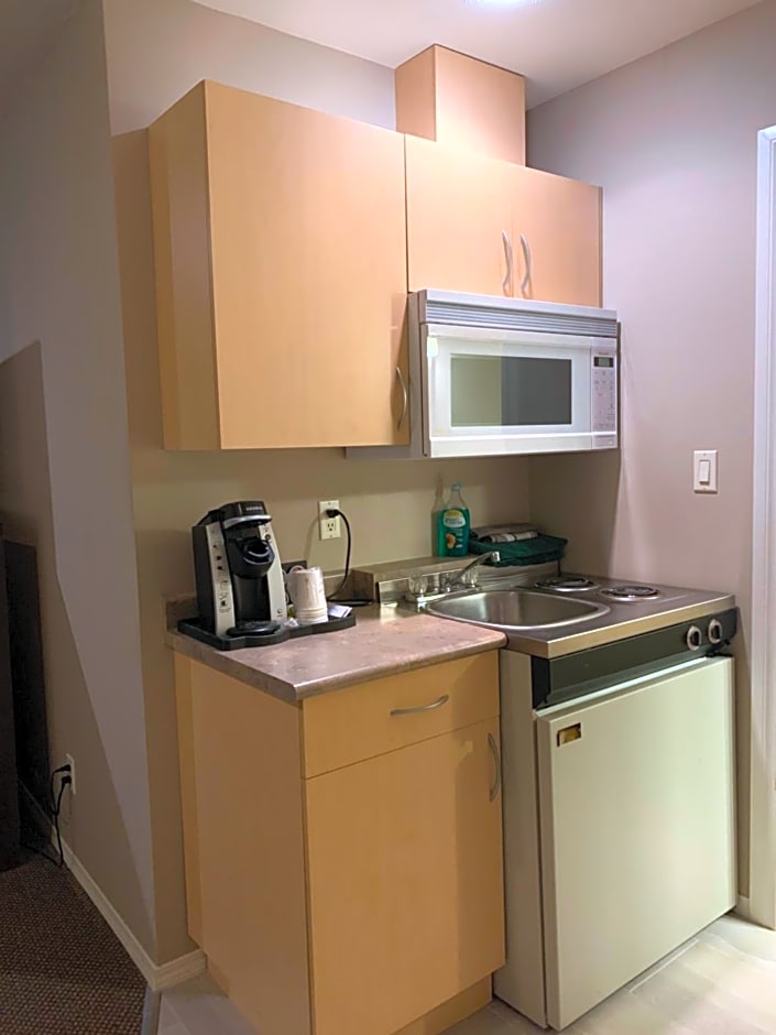 Super 8 by Wyndham Courtenay