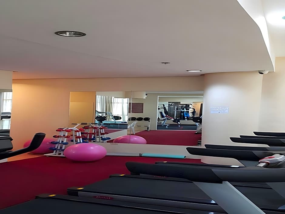 Sarrosa International Hotel And Residential Suites