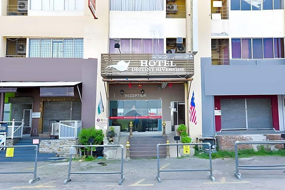 OYO 89588 Destiny Riverside Hotel