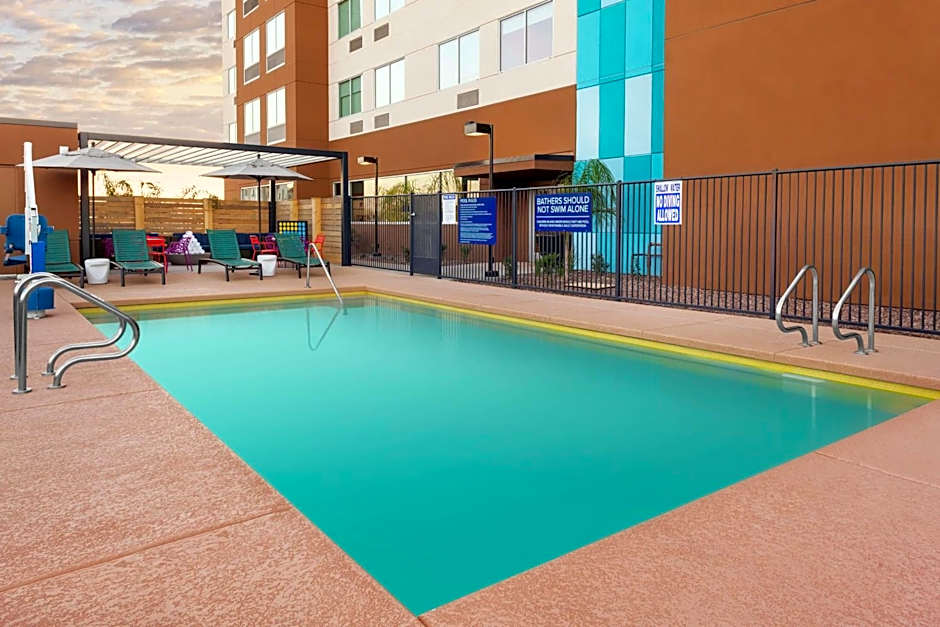 Tru By Hilton Gilbert