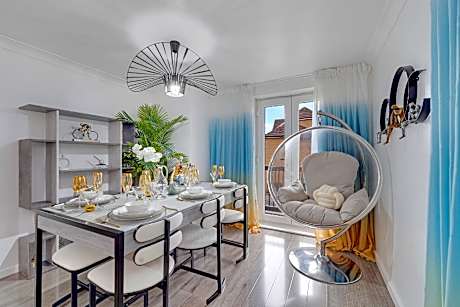 Velvet Escape, A Stylish 2-Bedroom London Getaway - Sleeps 6