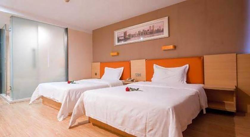 7 Days Premium Zhuhai Gongbei Light Railway Branch