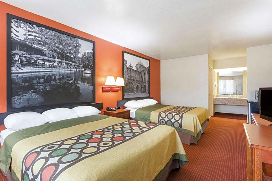 Super 8 by Wyndham San Antonio at I-10