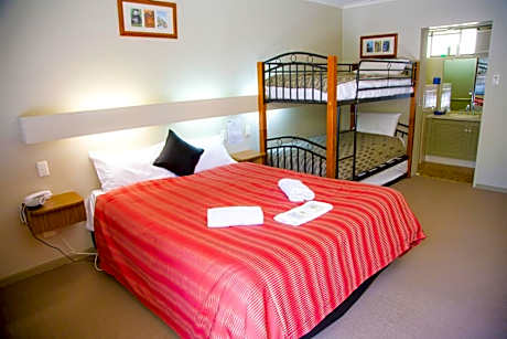 Family Room - No Pets