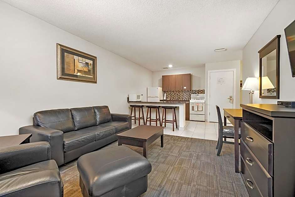 Guest House Inn & Suites