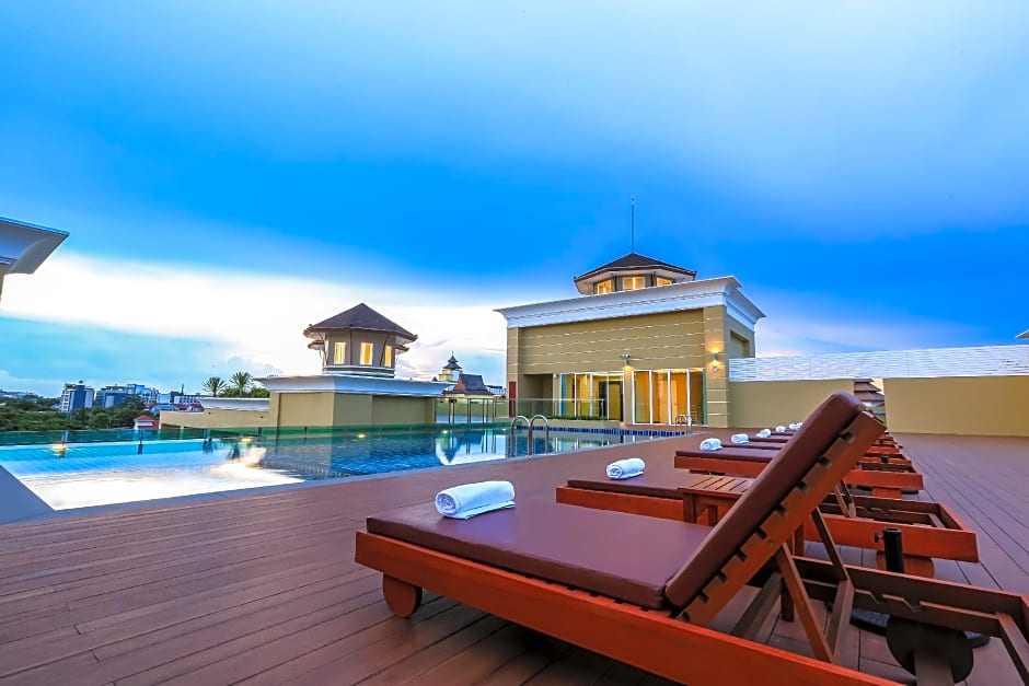 Crystal Palace Luxury Hotel Pattaya