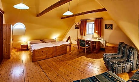 Standard Twin Room with Mountain View