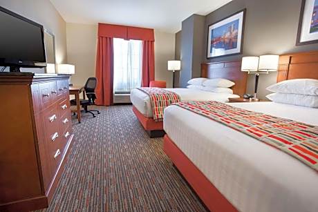 Upper Floor Deluxe Queen Room with Two Queen Beds - Accessible, Tub