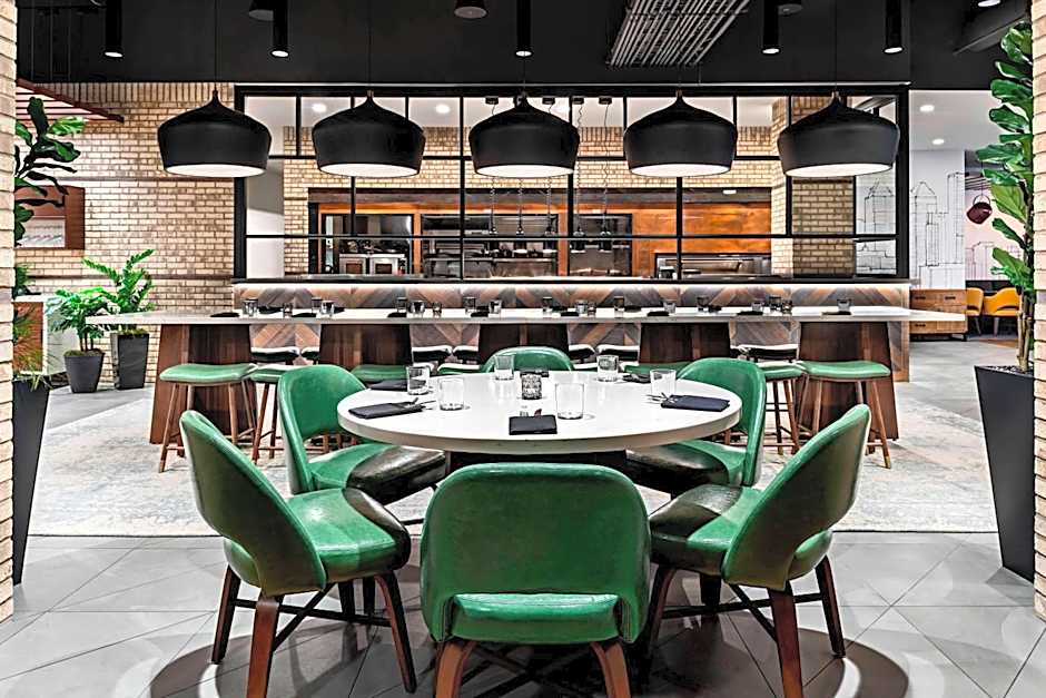 Sheraton Suites Calgary Eau Claire