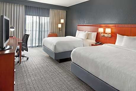 Queen Room with Two Queen Beds - Hearing Accessible