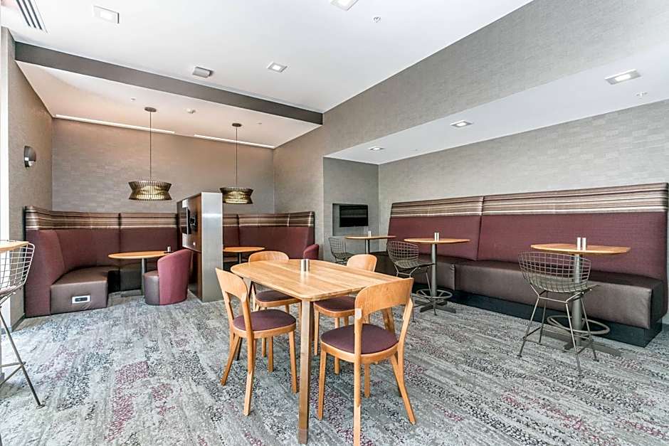 Courtyard by Marriott West Springfield