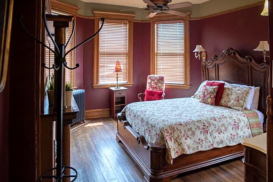 Elk River Hotel & Cafe