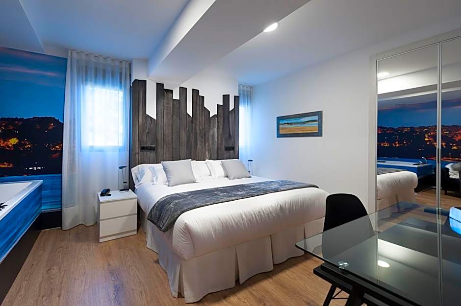 Photo 1 of 7 of Deluxe 1 Double Bed or 2 Beds, Jetted Tub