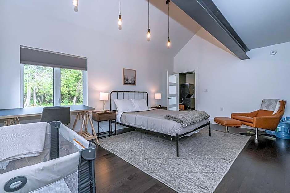 Luxury Tobermory Retreat Modern Home and Hot Tub