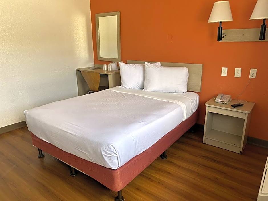 Motel 6-Stanton, CA