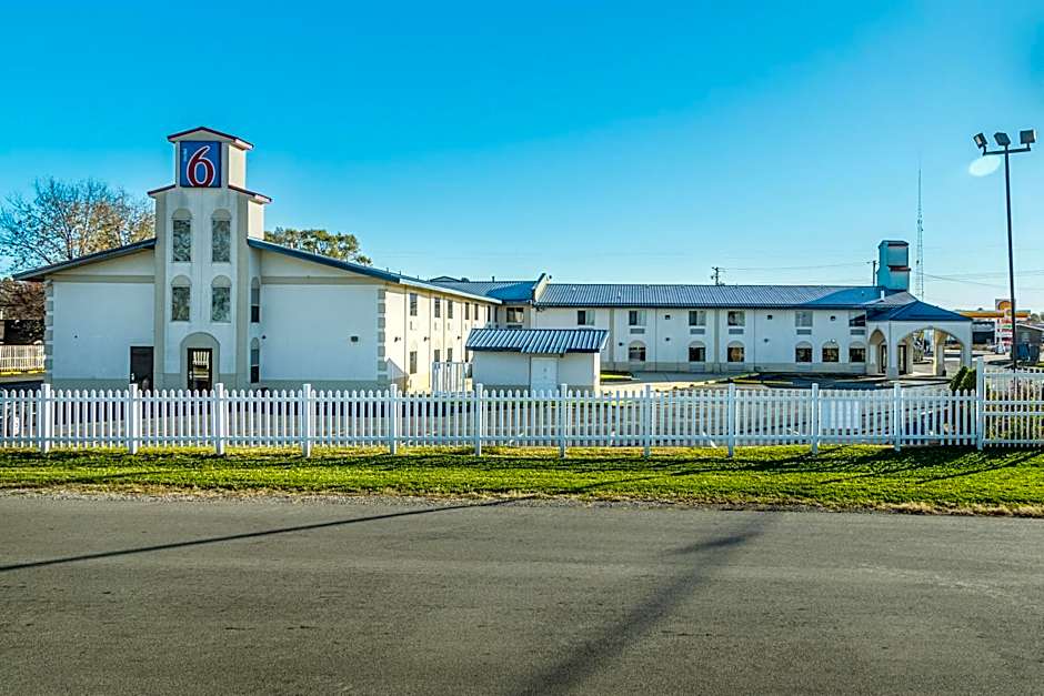Motel 6-Urbana, IL