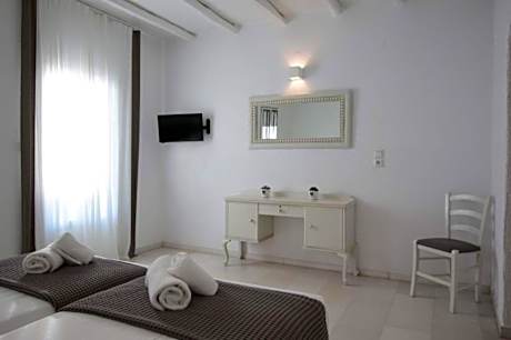 Double or Twin Room with Partial Sea View
