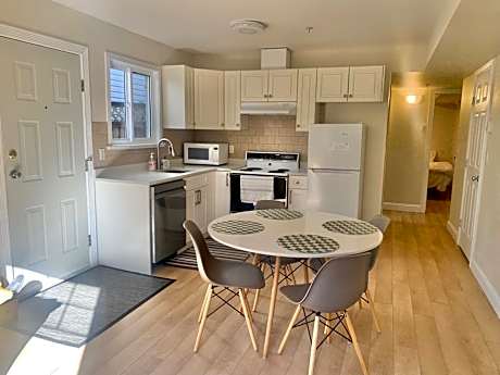 Entire 1Bed 1Bath Suite Coquitlam Centre