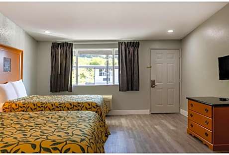 2 QUEEN BEDS | SUITE, NSMK, MICFRIDGE, SOFA-BED