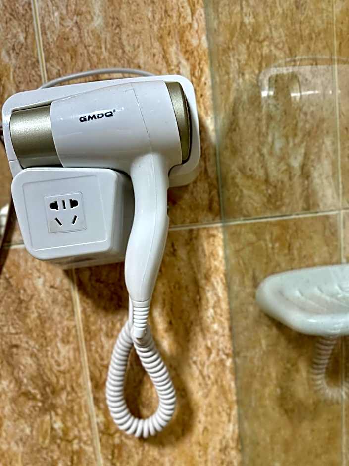 2BR Sunset Pool Beach 6 min Parking & WiFi