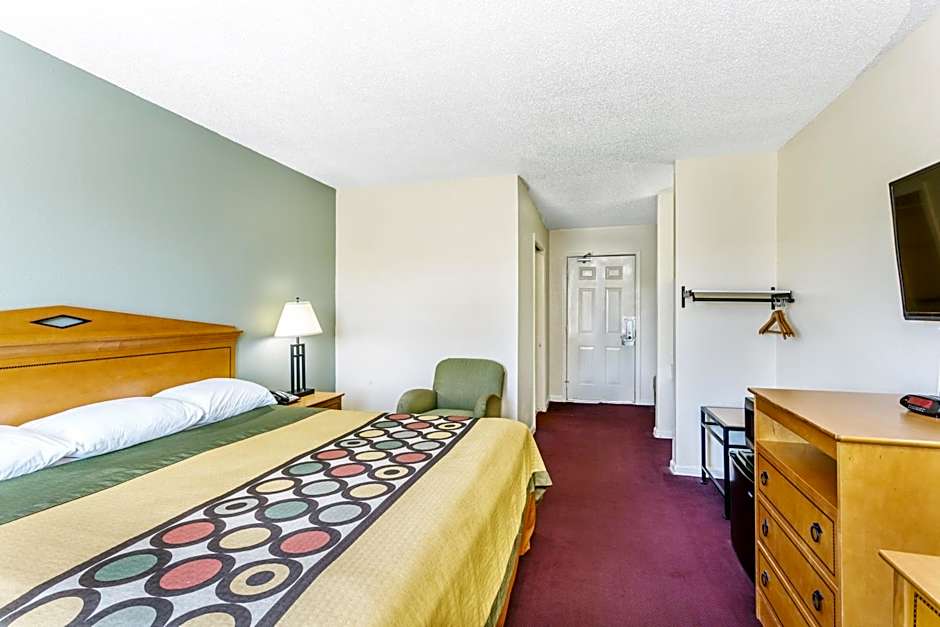 Super 8 by Wyndham Manning