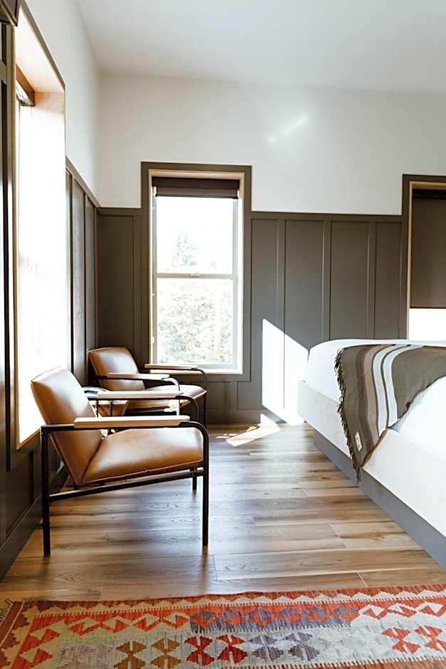 The Flying Steamshovel Inn