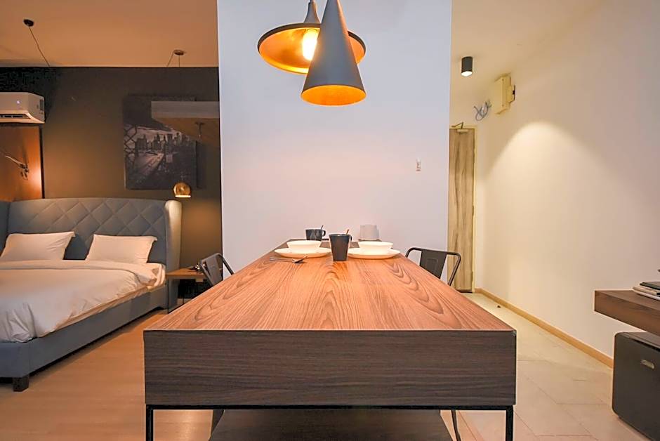 Cube 8teens Boutique Suite by Nest Home