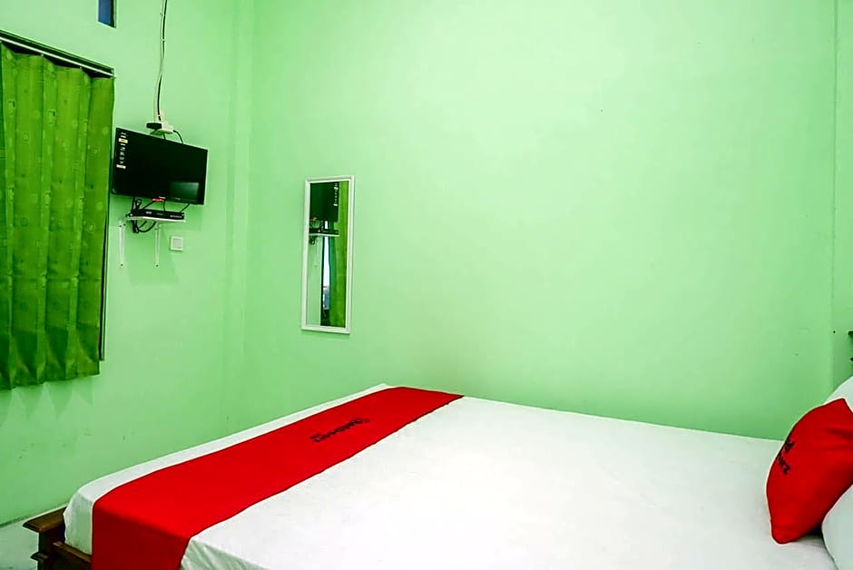 RedDoorz Syariah near Monumen Jogja Kembali