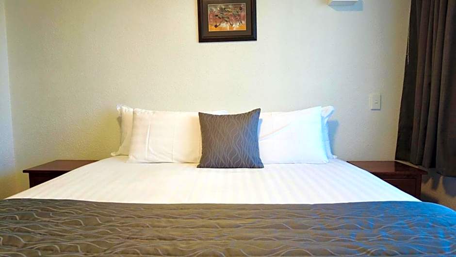 554 Moana Court Motel