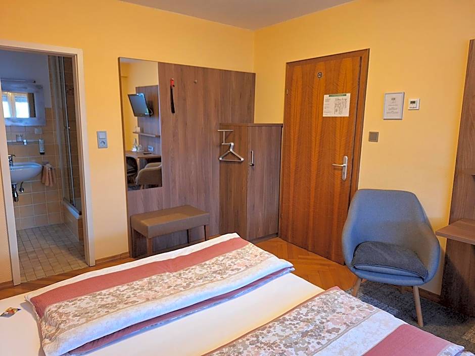 Villa Bruderfels, Garni