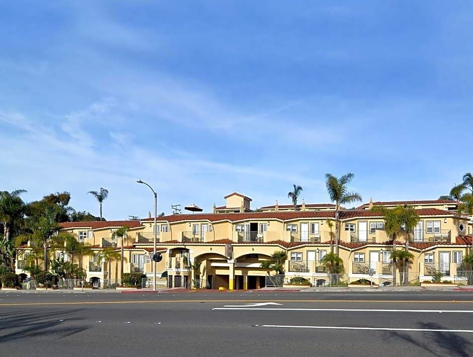 Laguna Brisas - A Beach Hotel