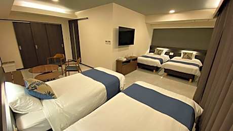 Deluxe Room for 4 People - Non-Smoking