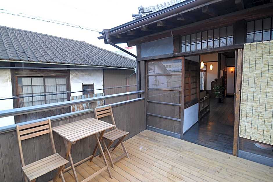 Taketa Ekimae Hostel cue